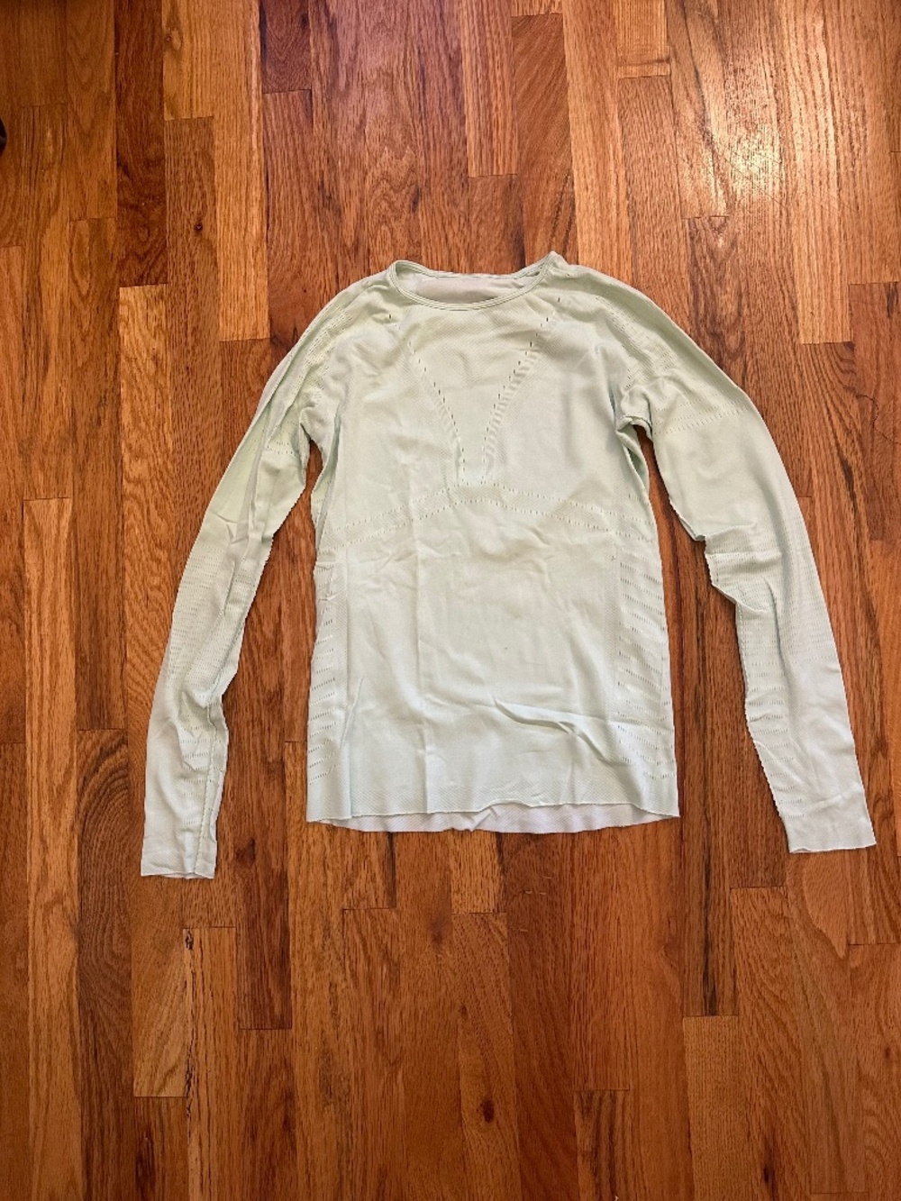 Lululemon Mint Green Seamless Long Sleeve Running  Yoga Athletic Top size 4
